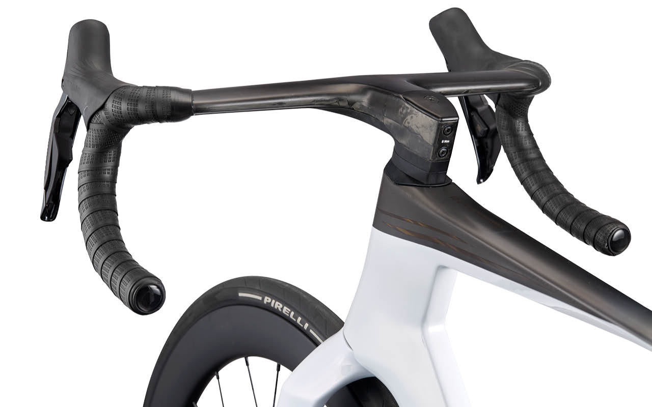 Teammachine R 01 TWO Off-White / Carbon – BMC USA Corporation